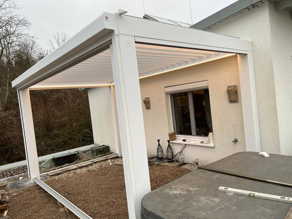 R600 Pergola mit Glasschiebe und Markise 2 R600 Pergola